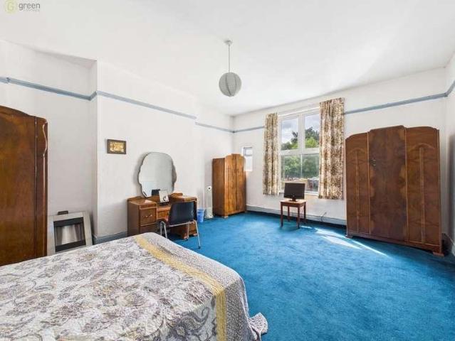 6 bed house for sale