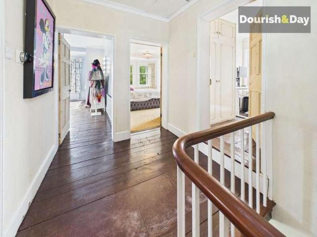6 bed house for sale
