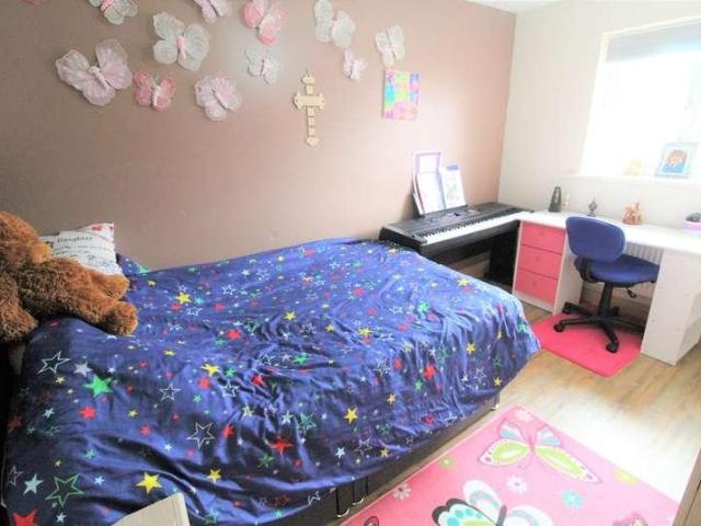 6 bed house for sale