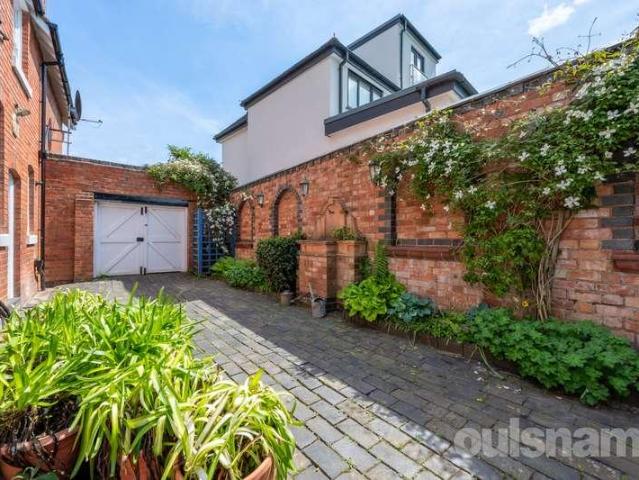 6 bed house for sale