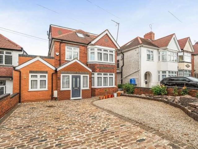 6 bed house for sale