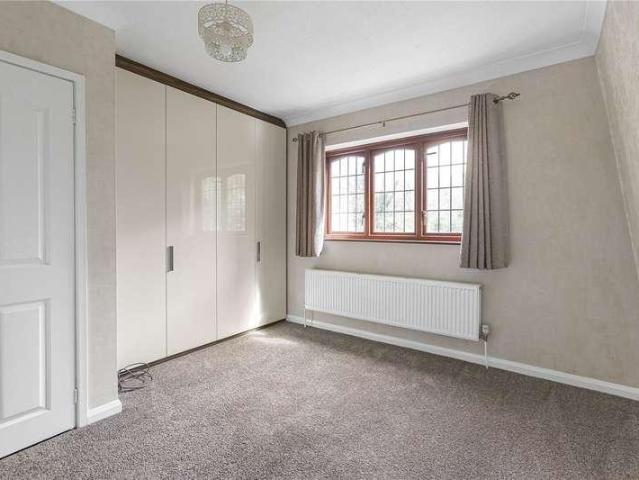 6 bed house for sale