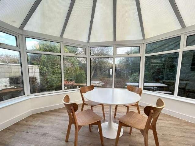 6 bed house for sale