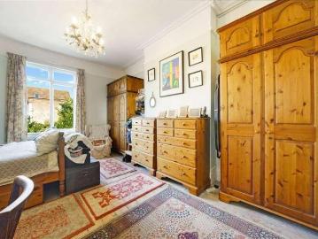 6 bed house for sale