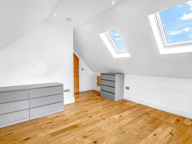 6 bed house for sale