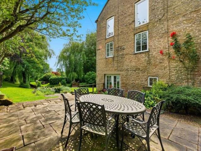 6 bed house for sale
