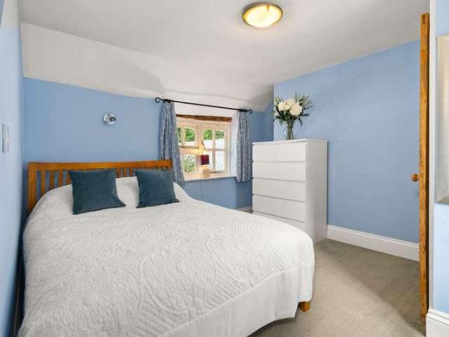 6 bed house for sale