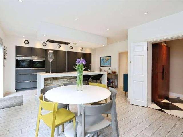6 bed house for sale