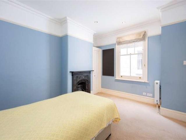 6 bed house for sale