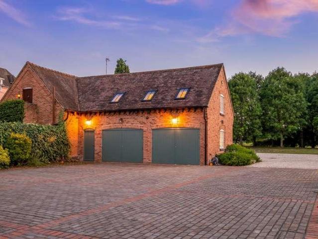 7 bed house for sale