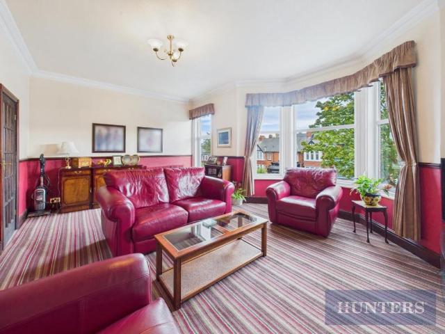 6 bed house for sale