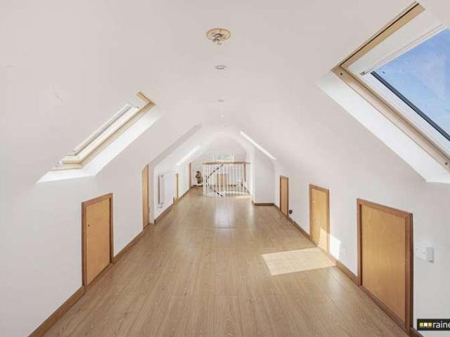 6 bed house for sale