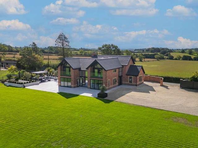 6 bed house for sale