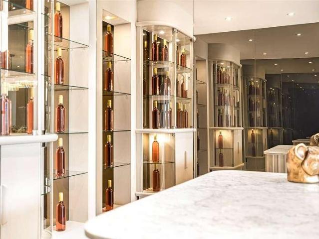 6 bed house for sale