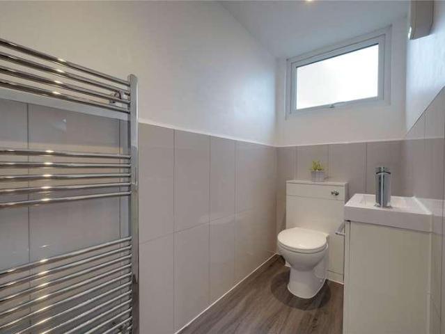 6 bed house for sale