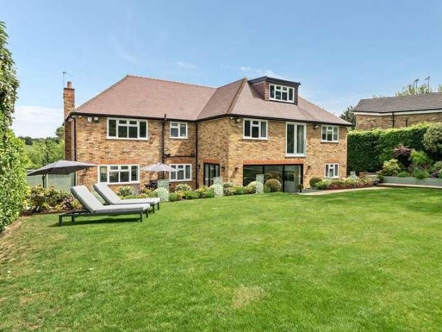 6 bed house for sale