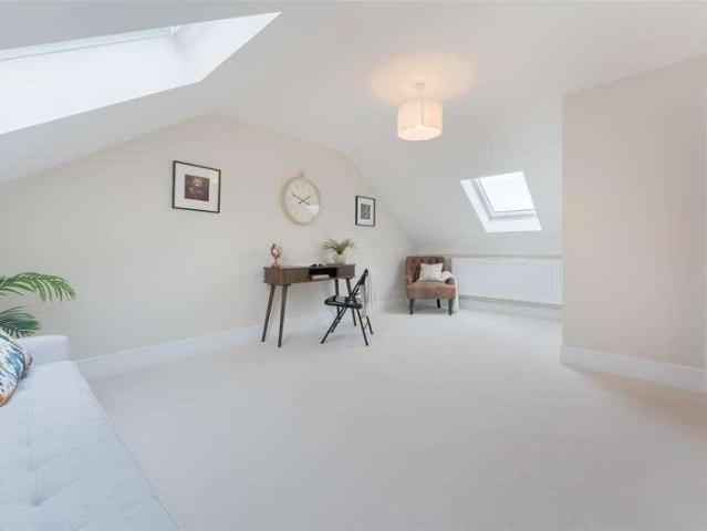 6 bed house for sale