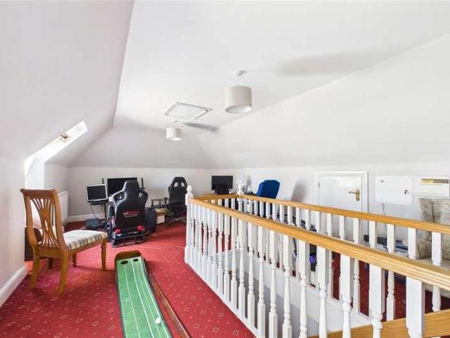 6 bed house for sale