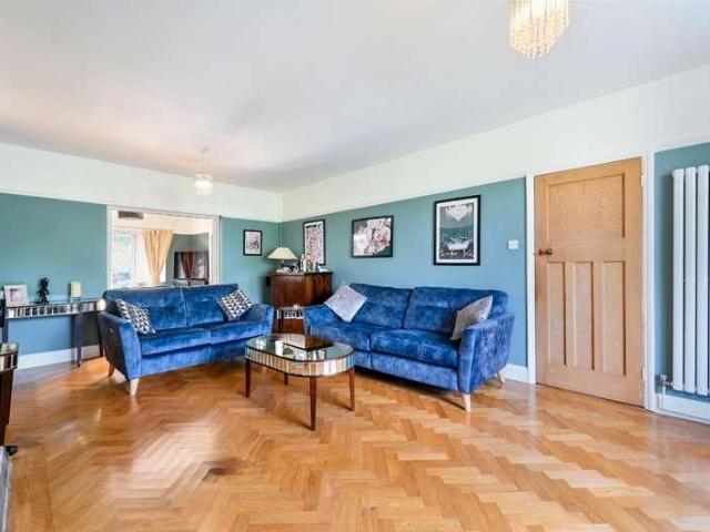 6 bed house for sale