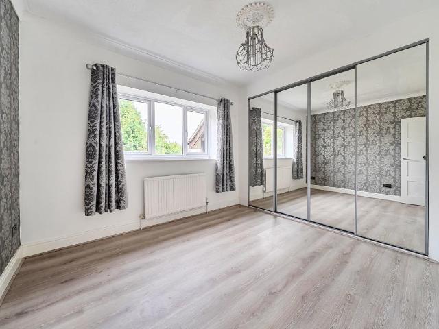 6 bed house for sale