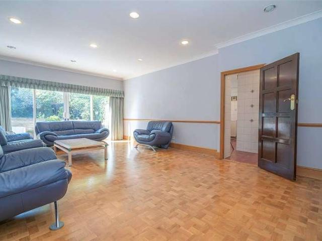 6 bed house for sale