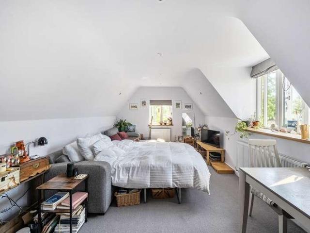 6 bed house for sale