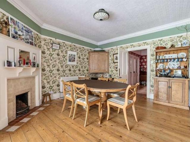 6 bed house for sale