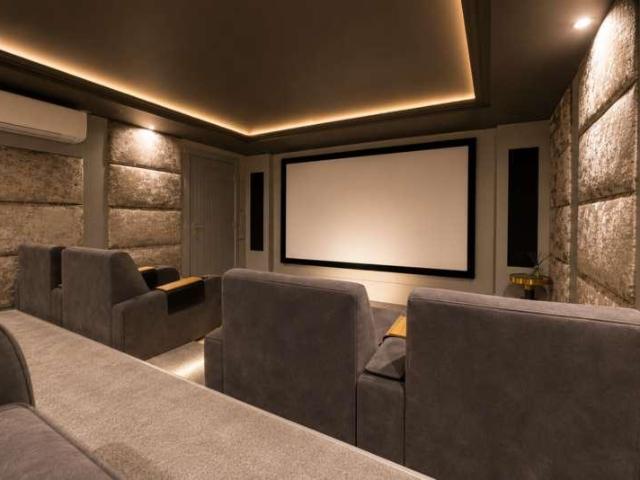 6 bed house for sale