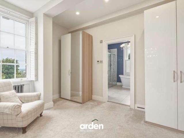 6 bed house for sale