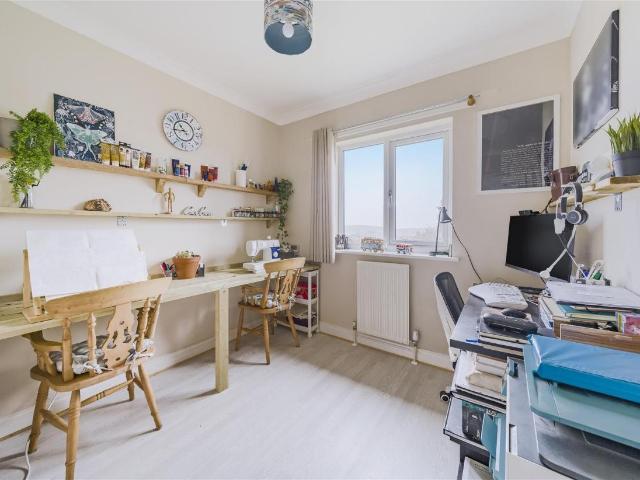 6 bed house for sale