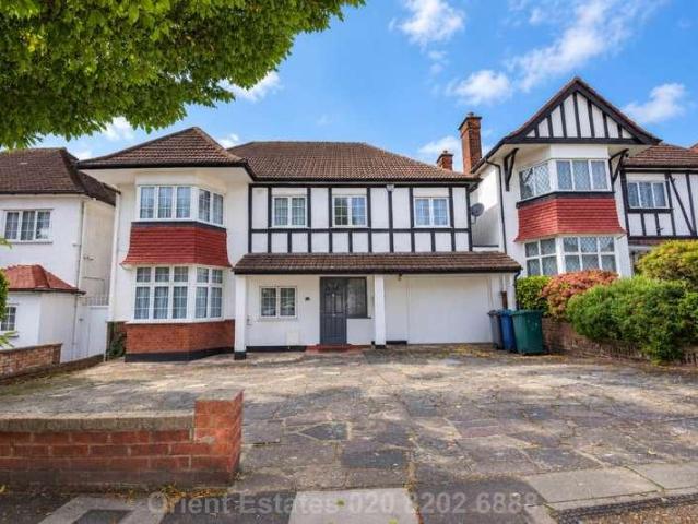 6 bed house for sale