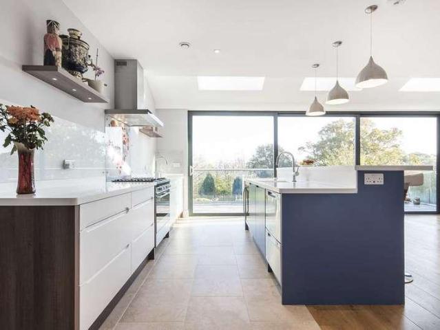 6 bed house for sale