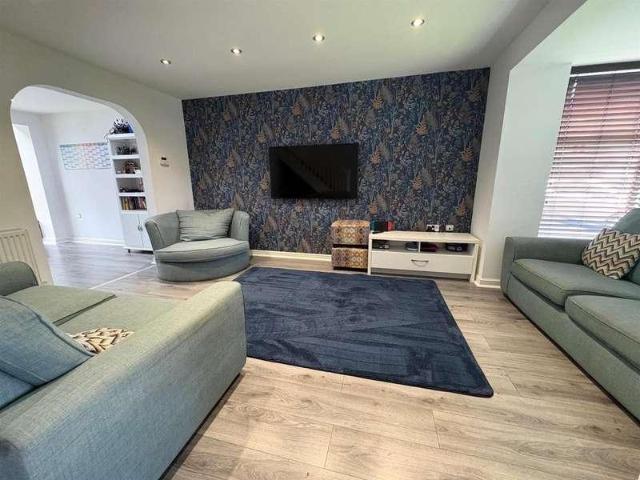6 bed house for sale