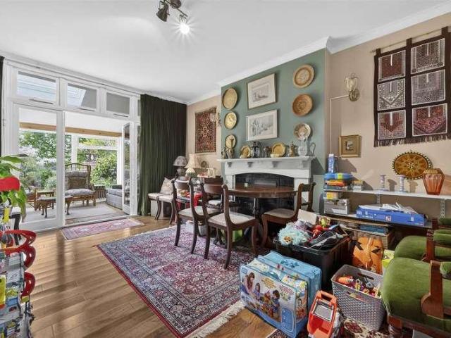 6 bed house for sale