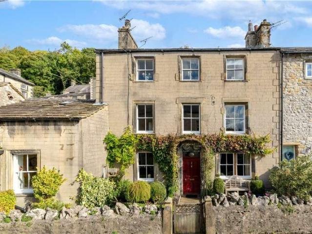 6 bed house for sale