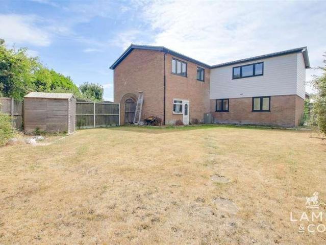 6 bed house for sale