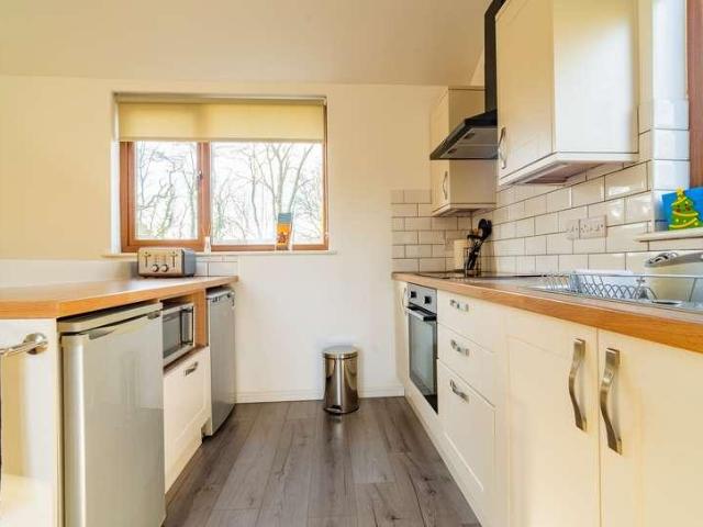 6 bed house for sale