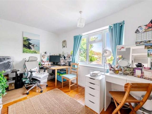 6 bed house for sale