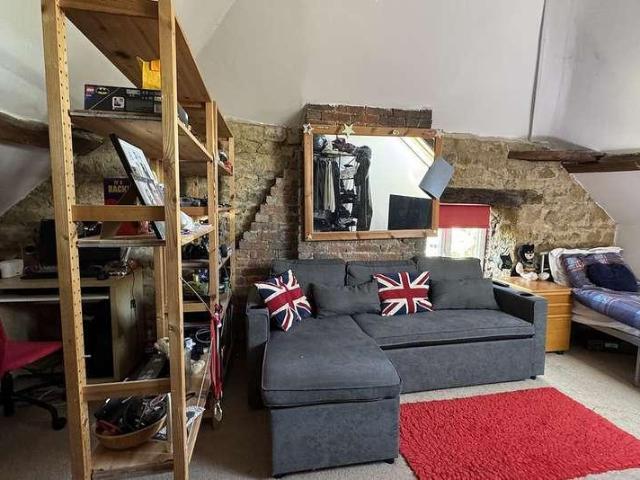 6 bed house for sale