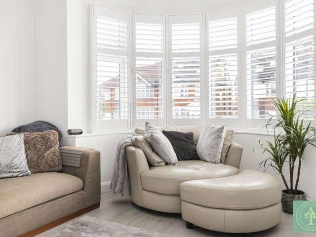 6 bed house for sale