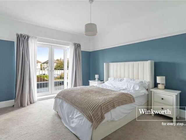 6 bed house for sale