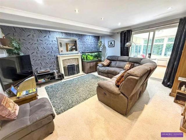 6 bed house for sale