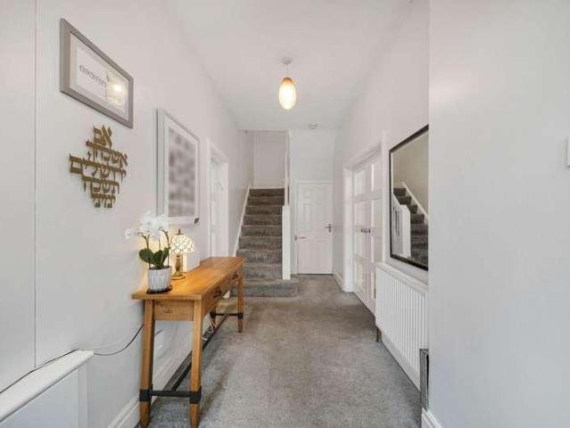 6 bed house for sale