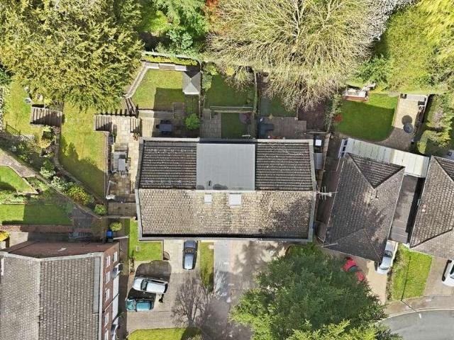 5 bed house for sale