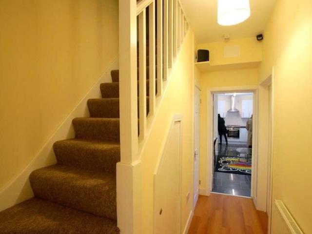 6 bed house for sale