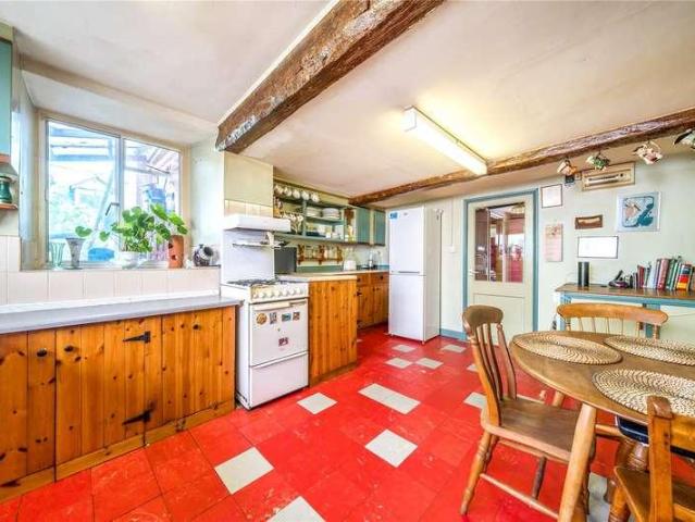 6 bed house for sale