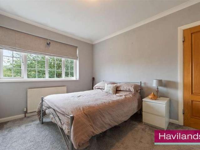 6 bed house for sale