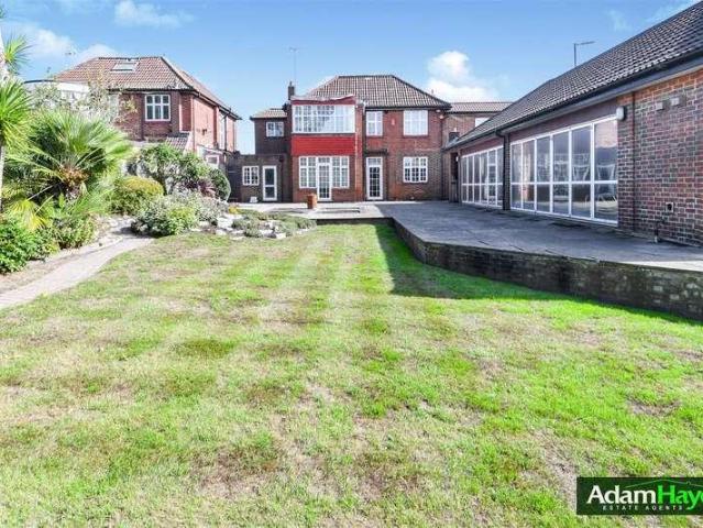 6 bed house for sale
