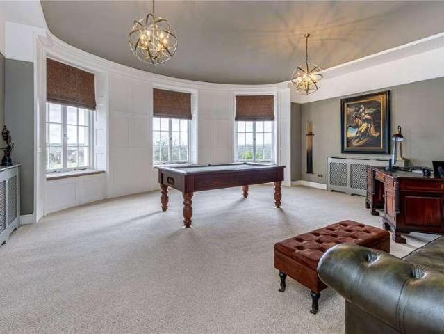 6 bed house for sale