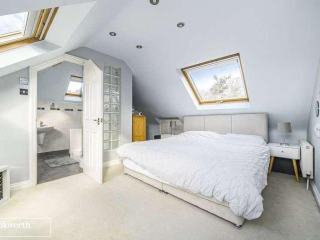 6 bed house for sale